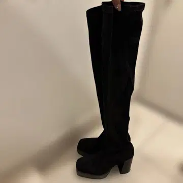 블랙 스웨이드 오버 니 부츠