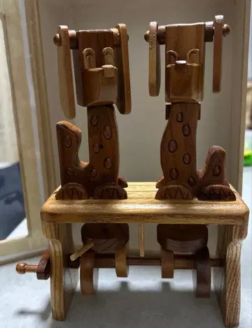 태엽 장치 강아지 목공 제품