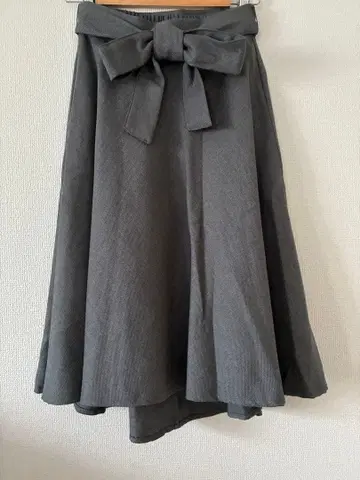 [택 포함 새상품] 로페피크닉 플레어 스커트 그레이 36