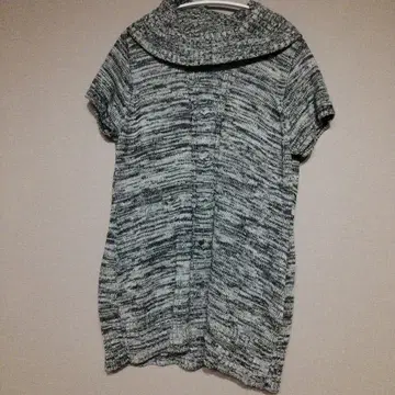 그레이 계열 보더 하이넥 반팔 니트