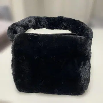 블랙 퍼 핸드백