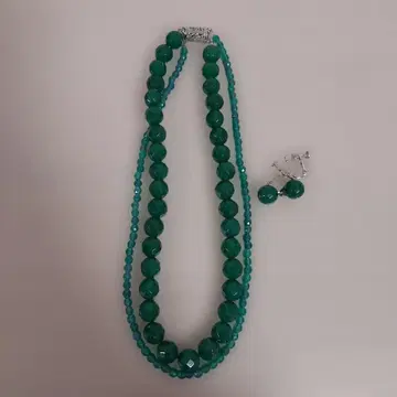 그린 비즈 목걸이와 귀찌 세트