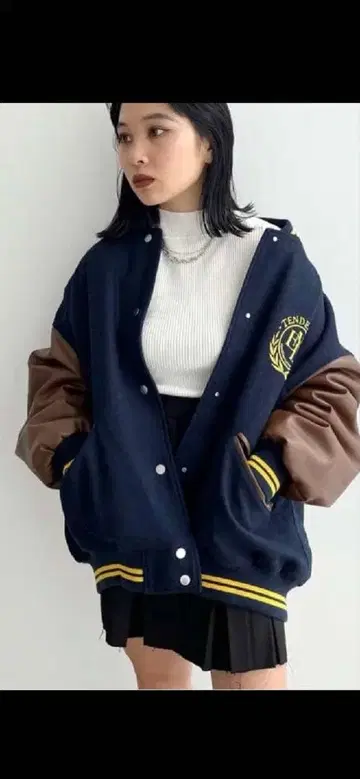 에모다 택 포함 미사용 새상품 네이비와 브라운의 바시티 자켓