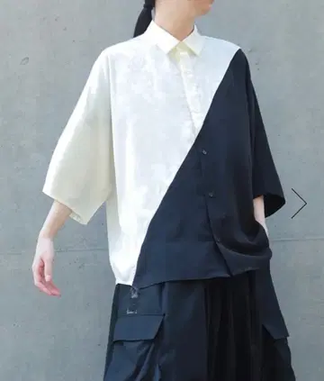 AXES-X 바이어스 절개 돌먼 셔츠 화이트