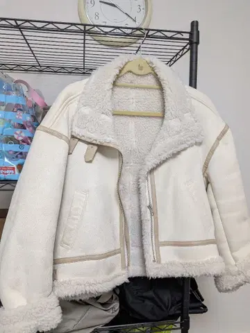 화이트 무스탕 자켓 S 사이즈