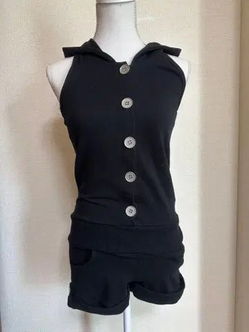 후드 부착 블랙 살로펫 숏팬츠