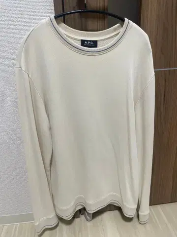 A.P.C. 크루넥 맨투맨 M 사이즈 크림