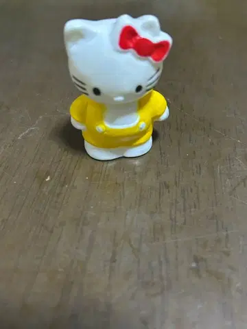 헬로키티 레트로 소프트 비닐 노랑