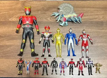 울트라맨, 괴수, 가면라이더 소프트 비닐 16체