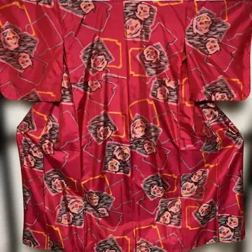 실크 명선. 빨간 기모노 얼굴 무늬
