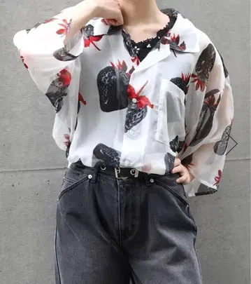 이치고 프린트 시어 셔츠 블랙