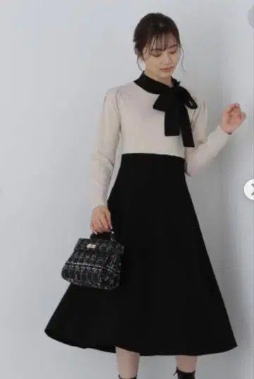 보타이 니트 플레어 원피스 프로포션 바디 드레싱