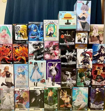 애니메이션 캐릭터 피규어 컬렉션 30개