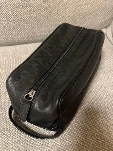 엠포리오 아르마니 파우치