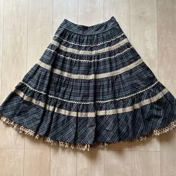 로이스크레용 체크 무늬 플레어 스커트