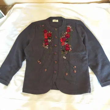 Louvre 아틀리에 사간 꽃무늬 자수 긴팔 가디건 LL