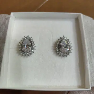 STELLA BRIDAL 티어드롭형 크리스탈 귀찌