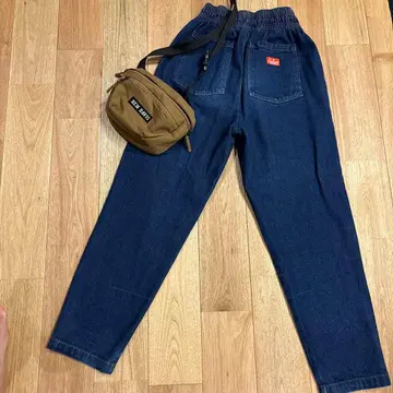 데님 바지와 BEN DAVIS 파우치 세트