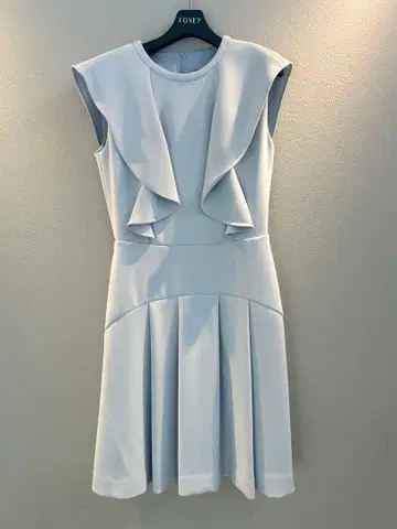 [컨디션 최상] FOXY NEW YORK 라이트 블루 슬리브리스 원피스