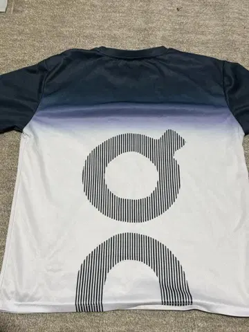 On 티셔츠 M 사이즈