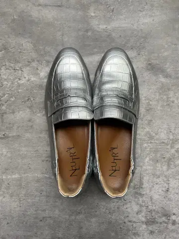 실버 악어 엠보싱 로퍼