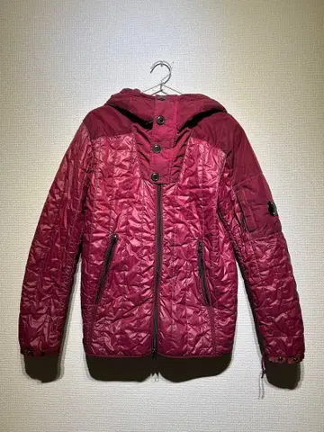 C.P. Company 버건디 다운 자켓