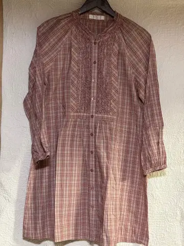 핑크하우스 핀턱 프릴 블라우스