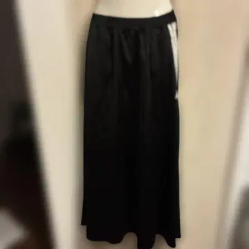 adidas 블랙 플레어 스커트 스트라이프