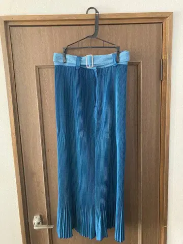 웨스트우드 아웃피터스 플리츠 롱 스커트 벨트 포함