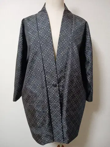 순수 실크 오시마 명주 블랙 베이스에 그레이 패턴 겉옷 리메이크 자켓