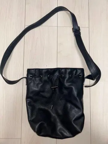 ZARA 남성용 중고 완판 크로스 바디 버킷 백