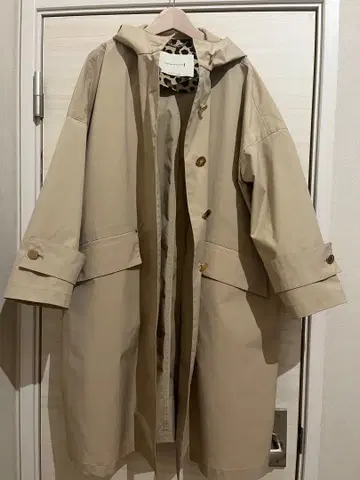 투모로우랜드 별주 매킨토시 HUMBIE 코트