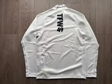 미사용 새상품 TFW49 긴팔 모크넥 사이즈 M