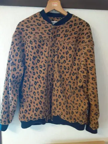 캡틴 헬름 M 사이즈 점퍼 레오파드 무늬 방한 코듀로이