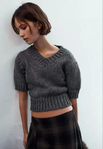 [ ZARA ] 크롭 V넥 니트 스웨터