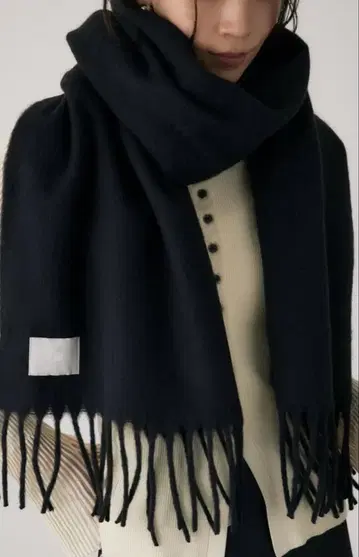 AZUL BY MOUSSY 소프트 터치 솔리드 머플러 블랙