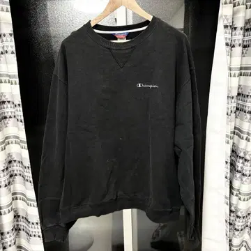 Champion 블랙 맨투맨