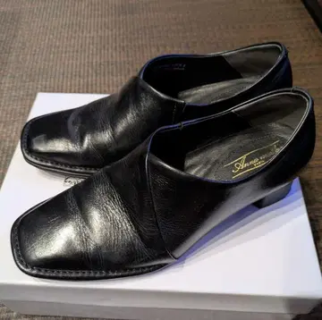 ANNA MALIA 천연 가죽 앤티크 레더 아웃 스티치 부티 펌프스