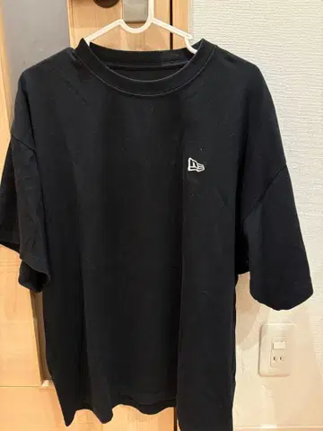 NEW ERA 블랙 T셔츠 LARGE