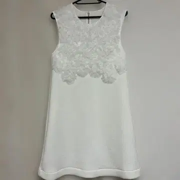 Bibiy. SWAN FRILL OP WHITE