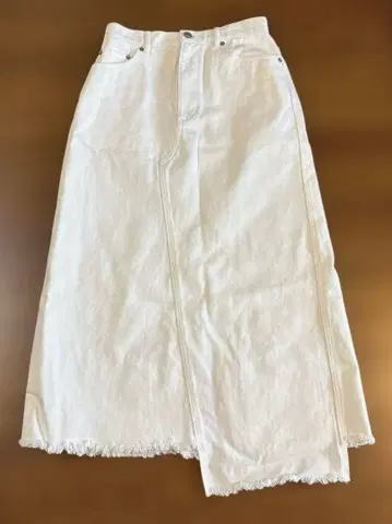 새상품급 CAST:CARA 데님 타이트 스커트 프린지 헴 사이즈 M