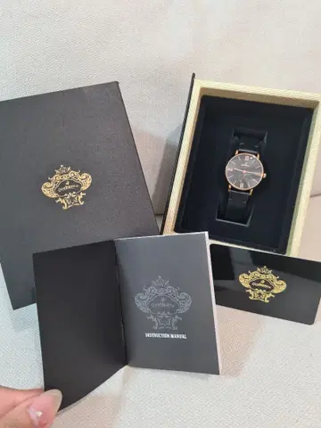 오로비안코 블랙 가죽 벨트 아날로그 시계