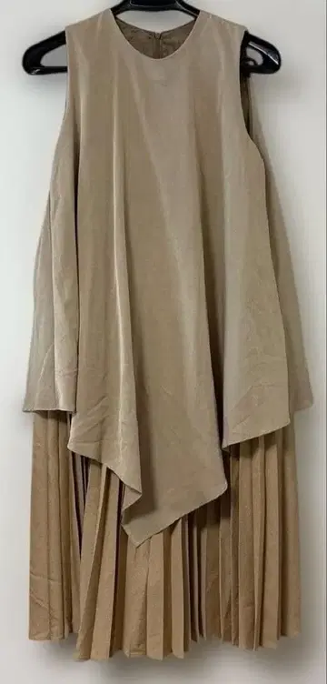 새상품급 muller of yoshikubo 슬리브리스 원피스