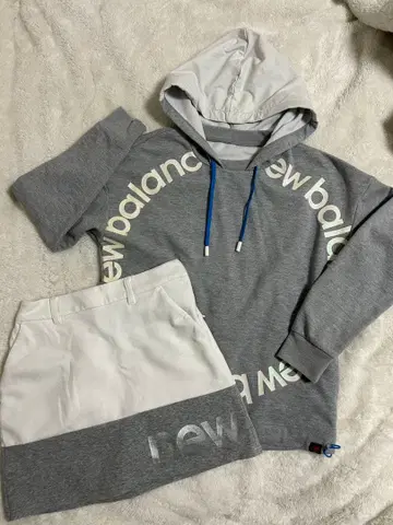 New Balance 그레이 맨투맨 스커트 세트