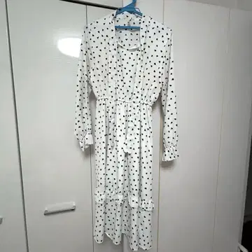 화이트 블랙 하트 무늬 긴팔 원피스