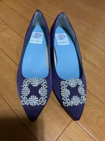 비쥬 장식 보라색 스틸레토 펌프스