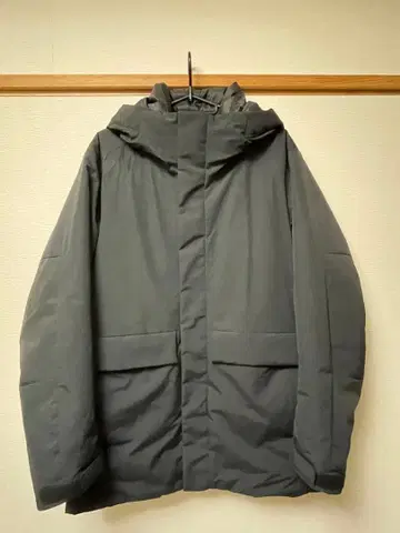 유니클로 하이브리드 다운 파카 S 사이즈 블랙