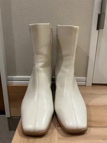 유나이티드 애로우즈 숏부츠 화이트