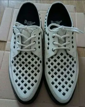 주말 SALE 닥터마틴 스터드 WILLIS 스터드 크리퍼 UK5