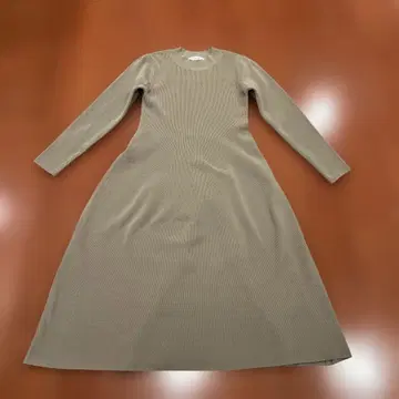 새상품급 미사용 오파크 클립 롱 니트 원피스 M 사이즈